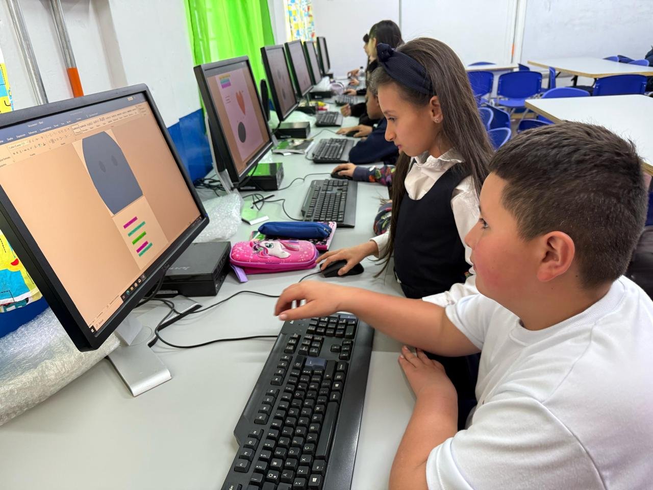 Renovación Tecnológica: Dotación de equipos de cómputo en la Institución Educativa «Rosa María Henao Pavas»